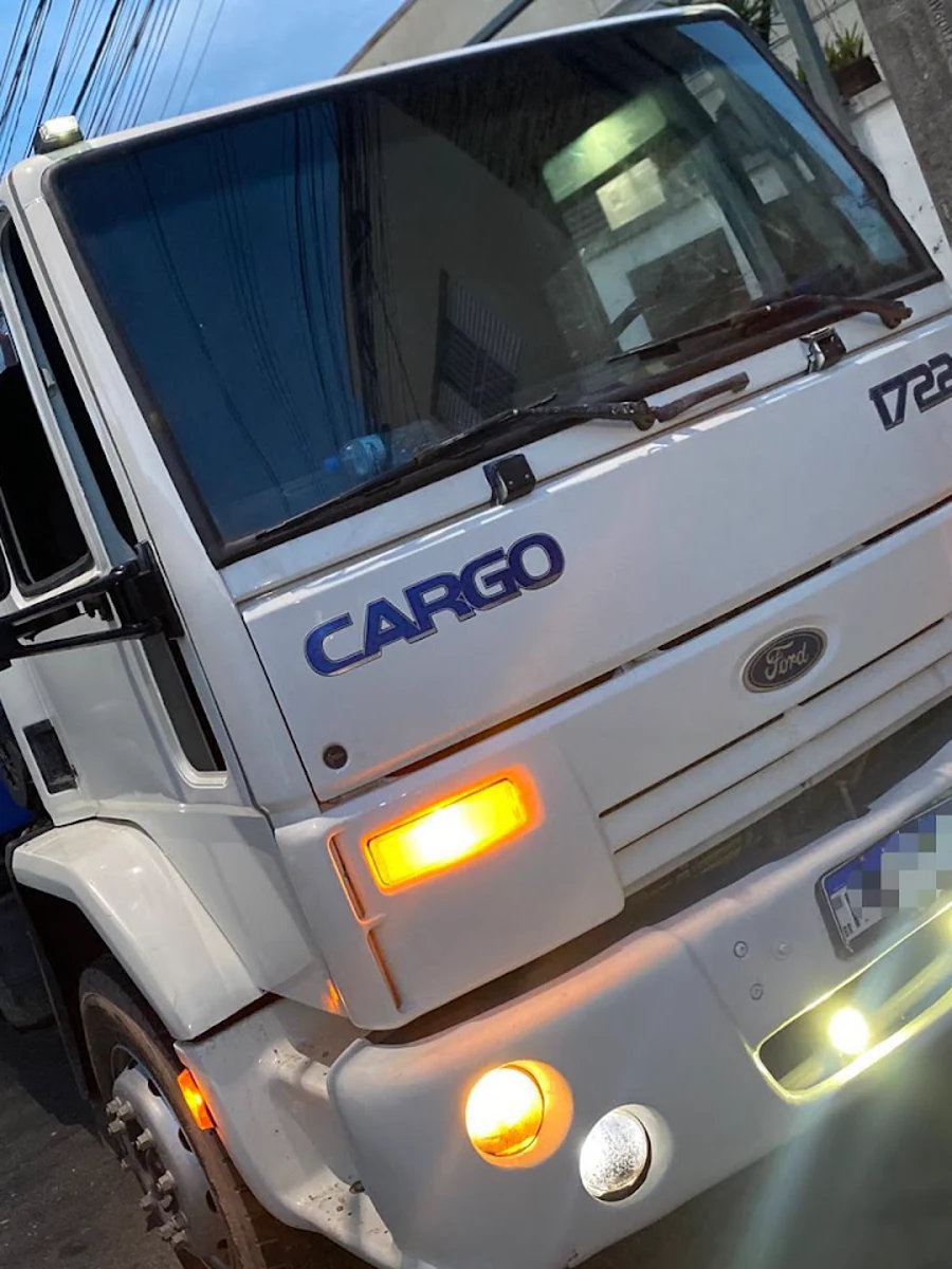 Caminhão pipa da JB Água Potável em atendimento